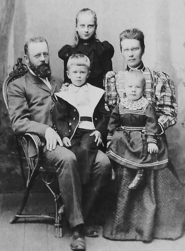 Figure 3 — The Hagelin family: Karl Wilhelm Hagelin and his wife Helga with their children Anna, Boris and Volodja. The photograph is undated; the Commons record gives "circa 1905", which may be too late give…